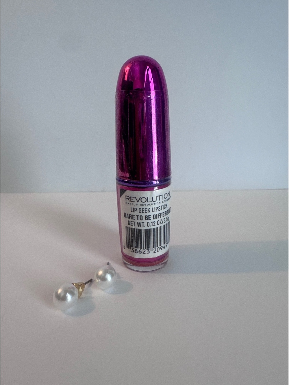 Gift Kit! Revolution Lipstick with Pearl Stud Earrings - Picture 4 of 6